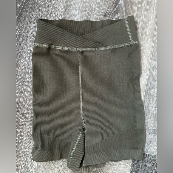 Free people movement shorts XS - Picture 3 of 5